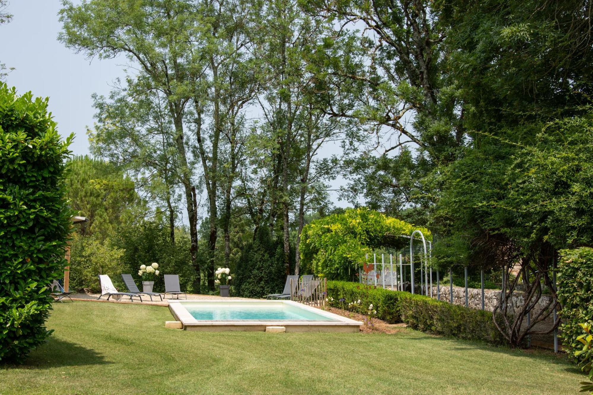 Le Moulin De La Maison Des Templiers Villa Saint-Cernin-de-Larche Bagian luar foto